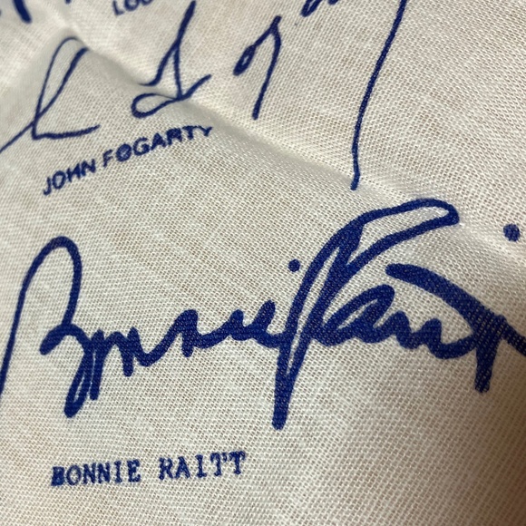 🇺🇸 VINTAGE 1985 🎶FARM AID 🎶BANDANA, SIGNATURES OF WILLIE NELSON & FRIENDS🎸 - Picture 10 of 16